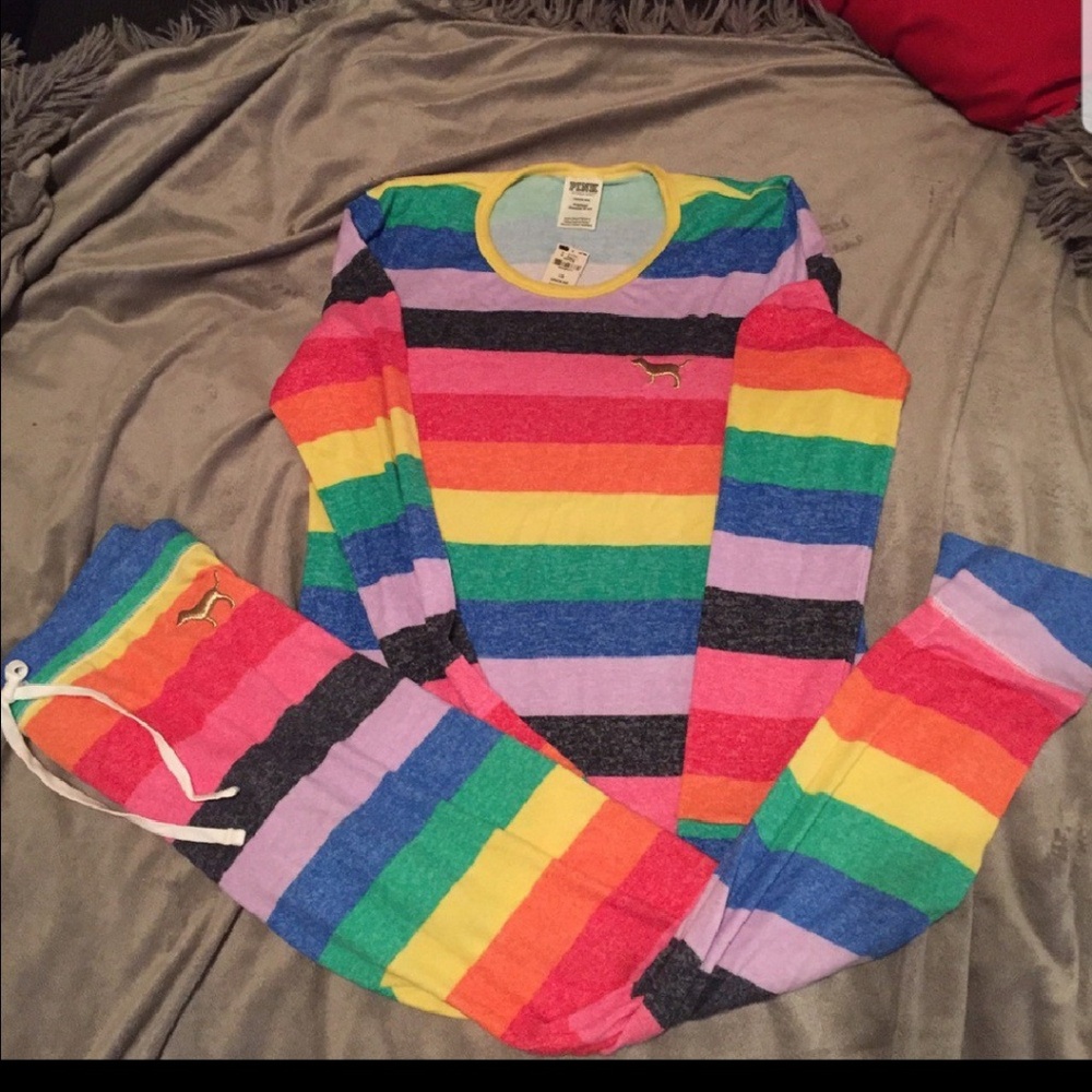 I'm looking for this pajama set.